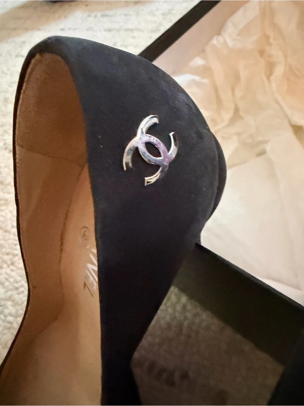 CHANEL Black Suede Classic Pump with Signature CC worn 1x Box included! EUC! - Picture 4 of 13
